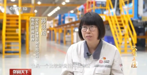 车间里的 “女焊神”，她用一把焊枪筑牢中国高铁｜孙景南